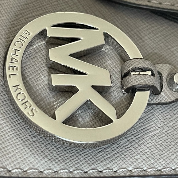 SOLD Michael Kors Spring 2018 med zip satchel bag - Picture 8 of 10